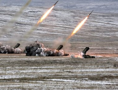 Σύστημα ΠΕΠ TOS-1 εξαπολύει κόλαση φωτιάς κατά της ISIS